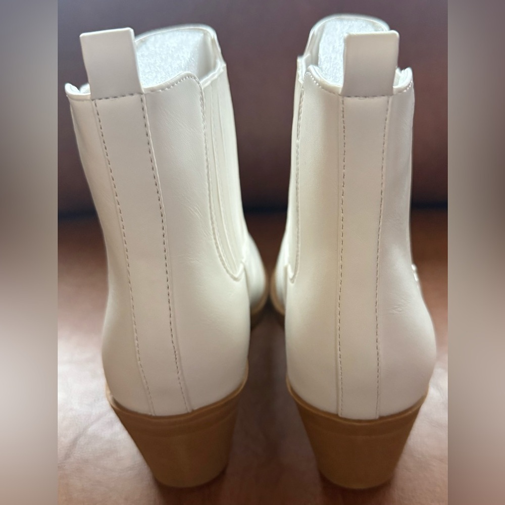 !D!FU White Pointed Toe Chelsea Ankle Boots Block Heel Women’s 8.5 NWOB - Picture 6 of 9
